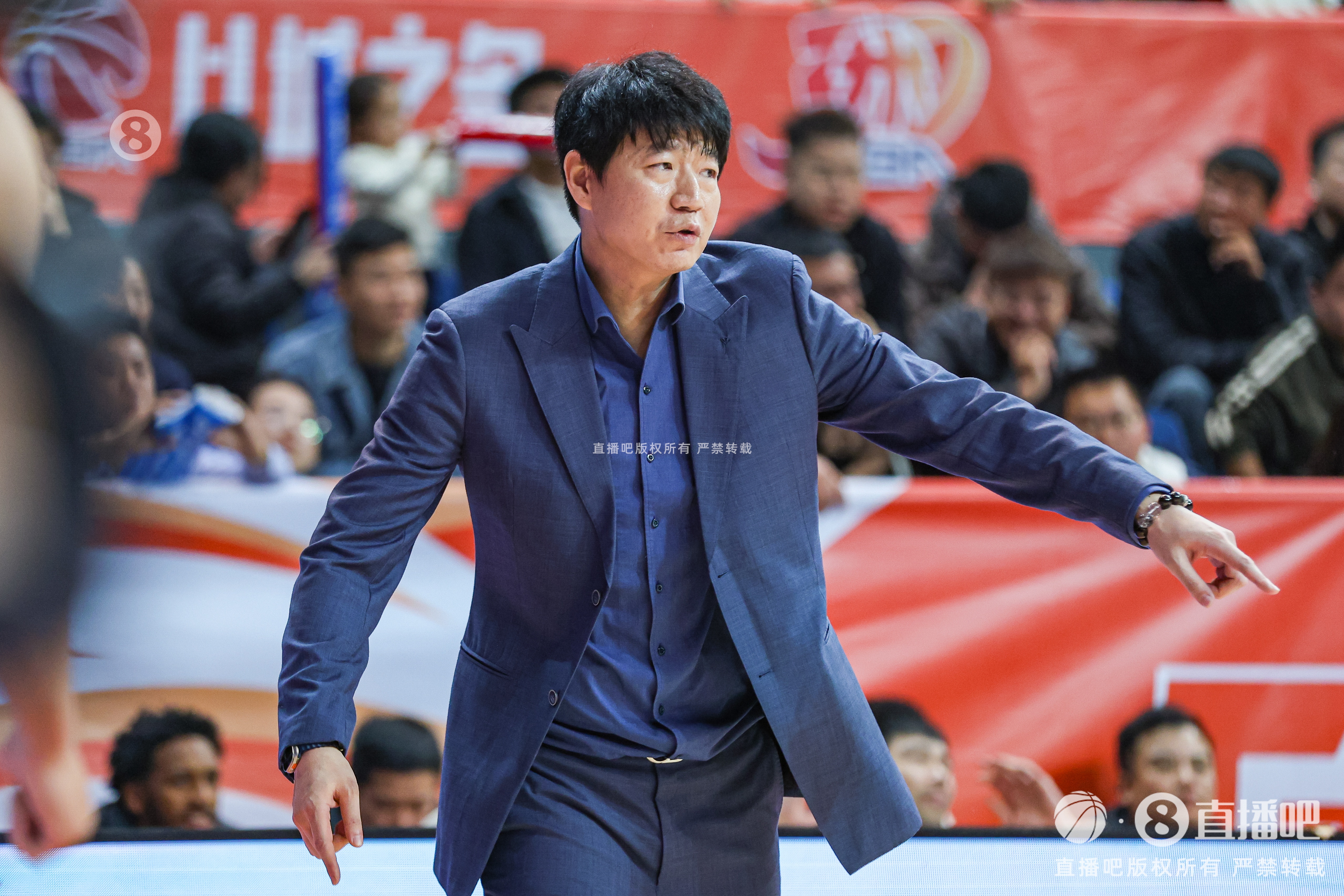 邱彪:唯一不满意的就是国内球员主动性 他们看外援打太多